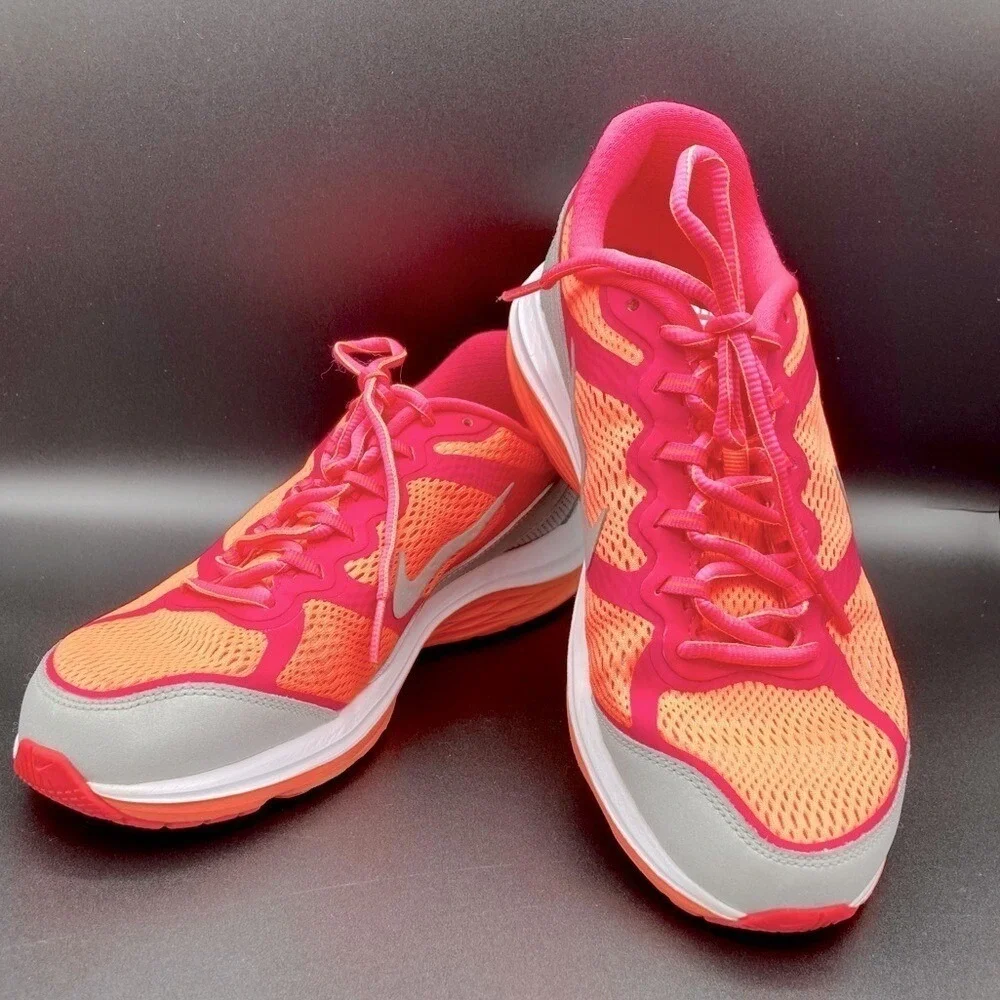 NIKE Dual‎ Fusion 3 running shoe, size 6.5 youth or 8.5 women's.